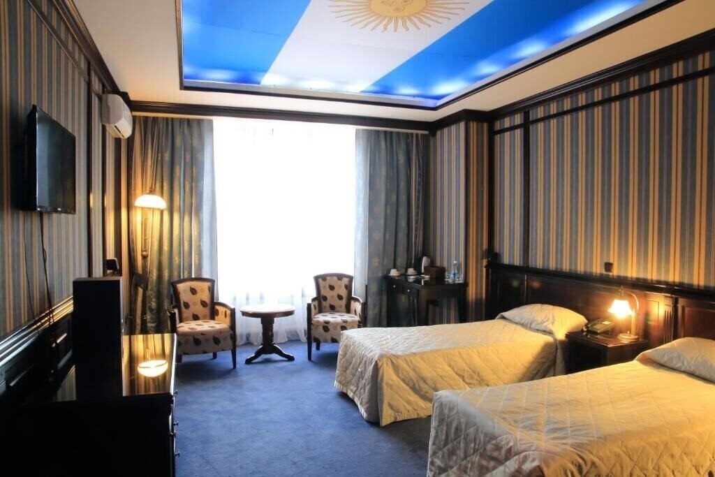 Zdjęcie Атташе 2*