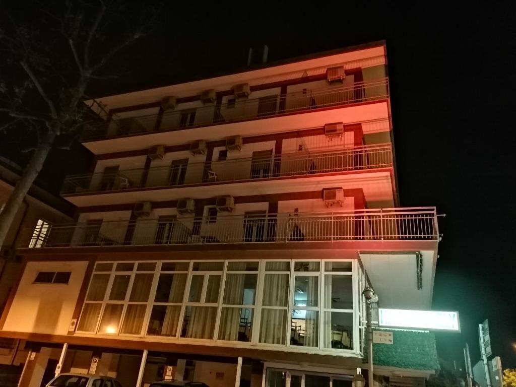 Zdjęcie Hotel Nova Dhely 3*