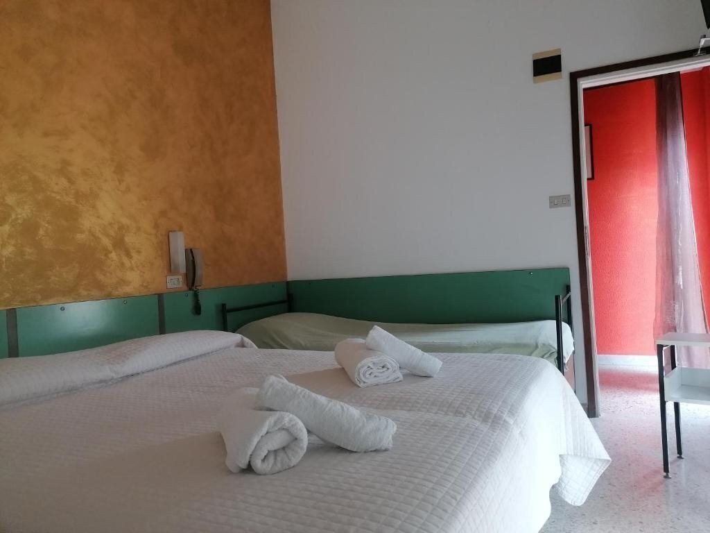 Zdjęcie Hotel Nova Dhely 3*