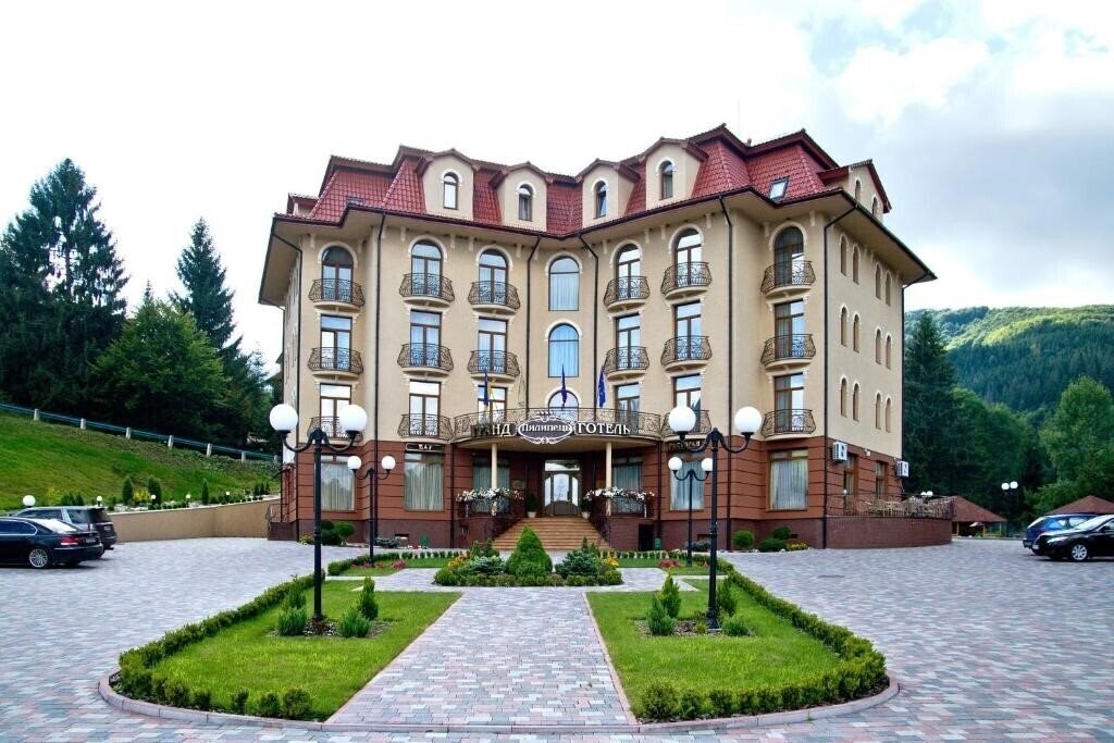 Hotel Гранд Отель Пилипец 4*