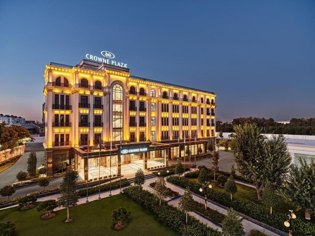 Готель Crown Plaza 4*