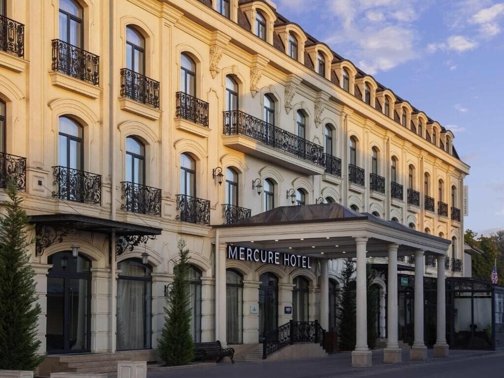 Готель Mercure Hotel 4*