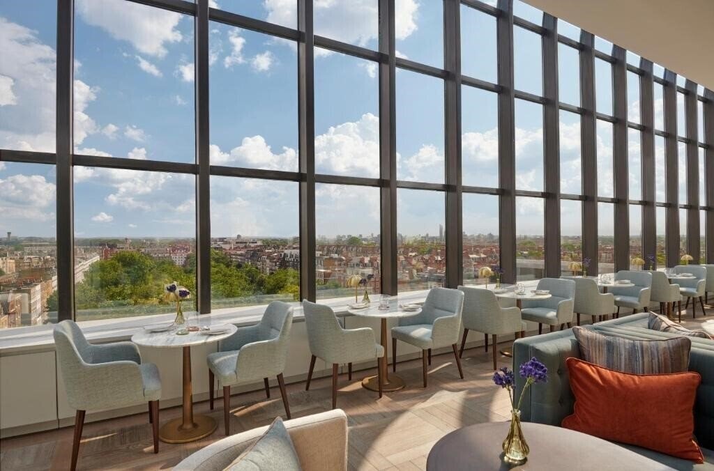 Готель Jumeirah Carlton Tower 5*