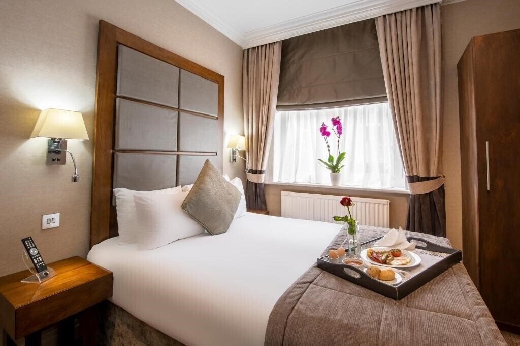 Готель Grange Langham Court 4*