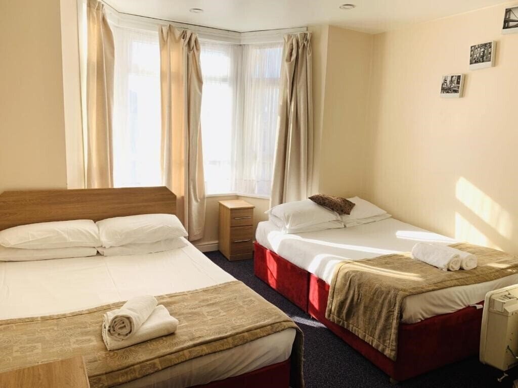 Hotel Britannia Inn 3*