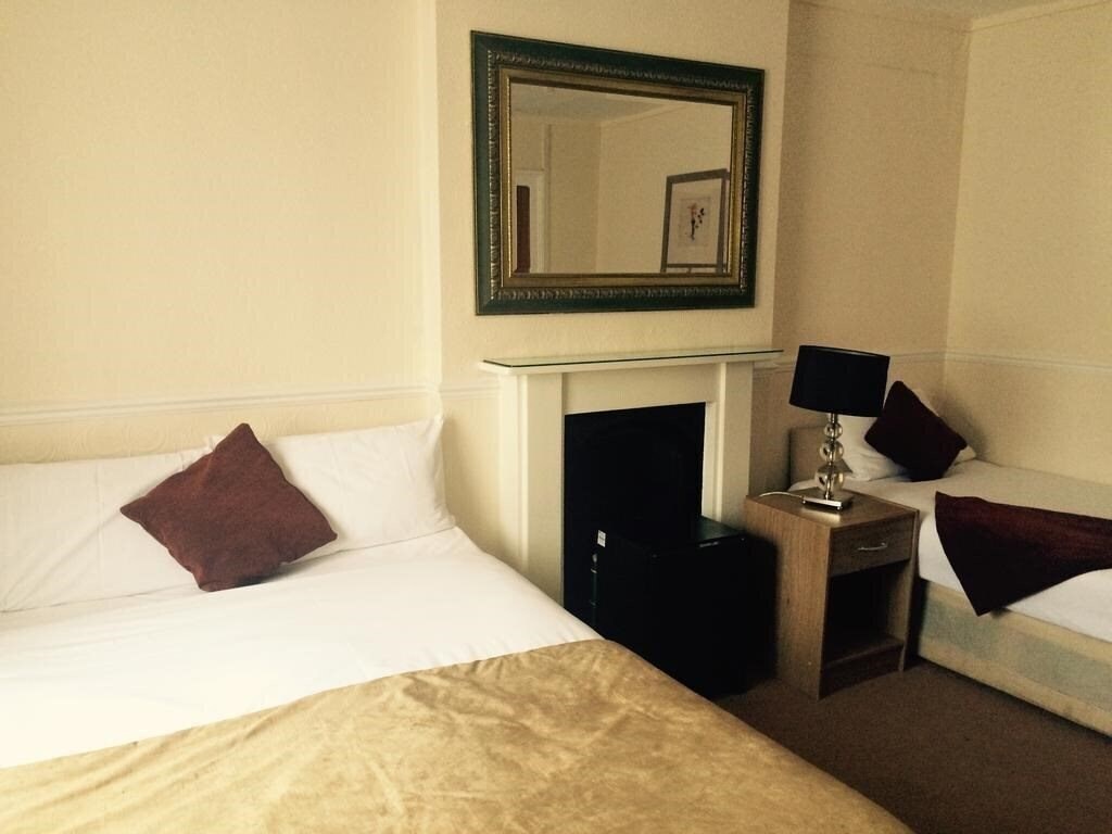 Фото Eaton Square 3*