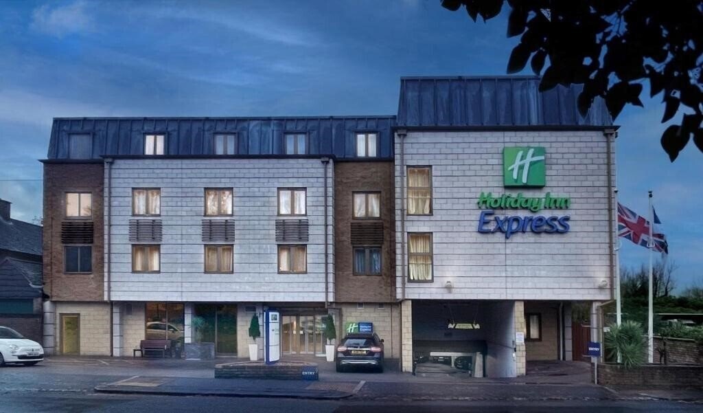 Hotel Holiday Inn Express Windsor 3*