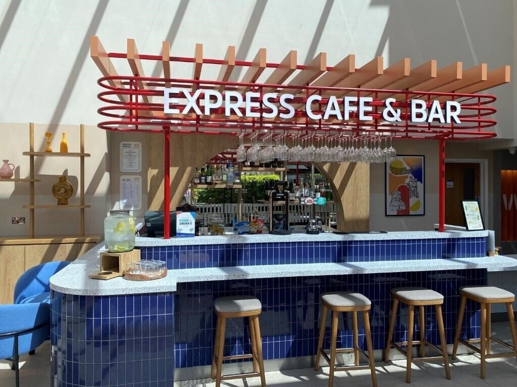 Zdjęcie Holiday Inn Express Windsor 3*