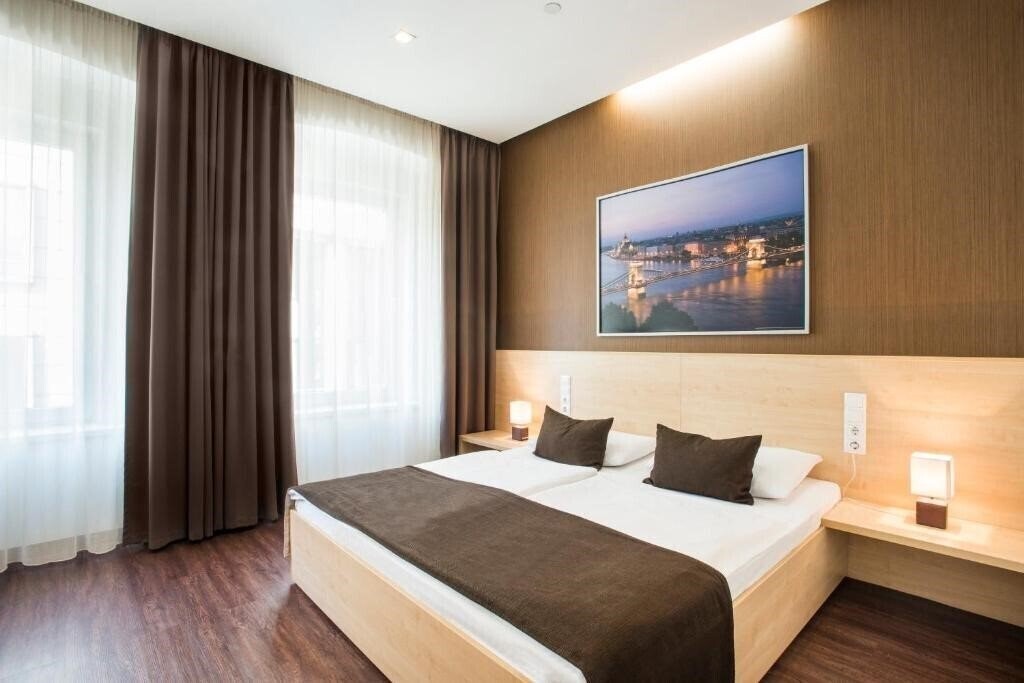 Готель Promenade City Hotel 3*