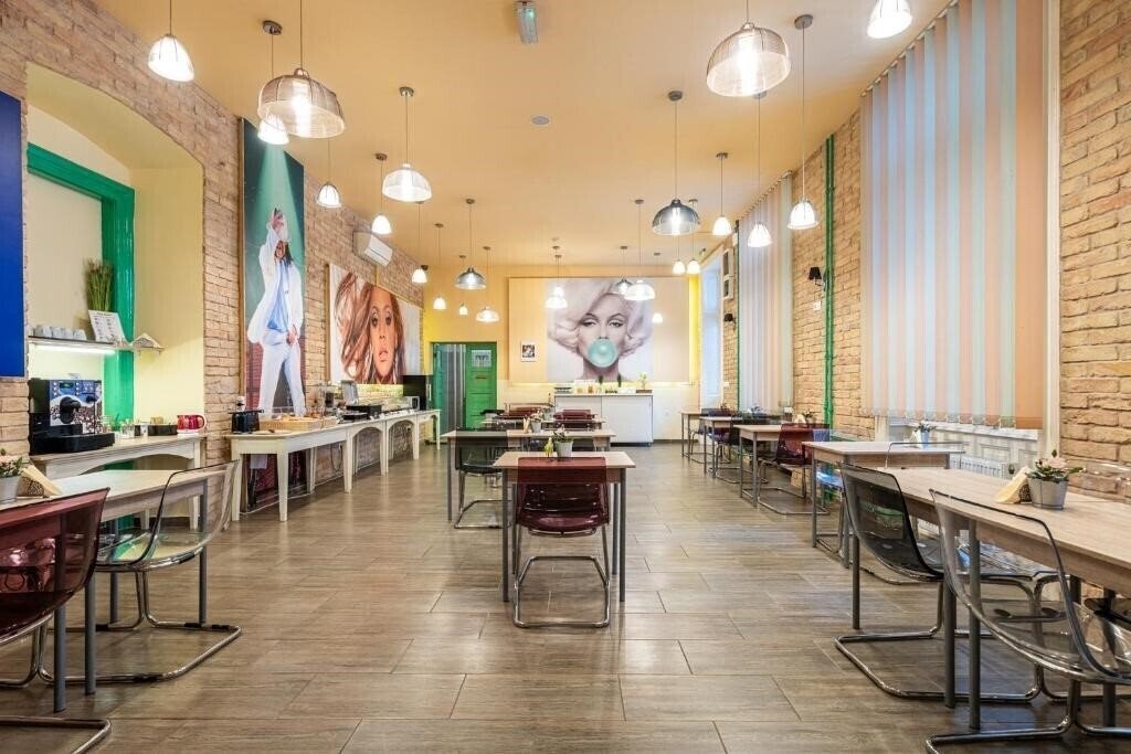 Zdjęcie Full Moon 1*