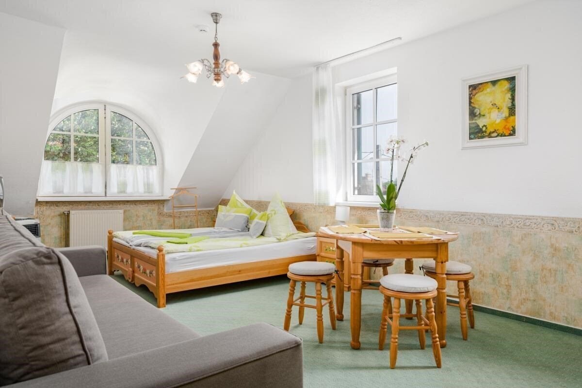 Фотографія Budafok Panzio коттедж