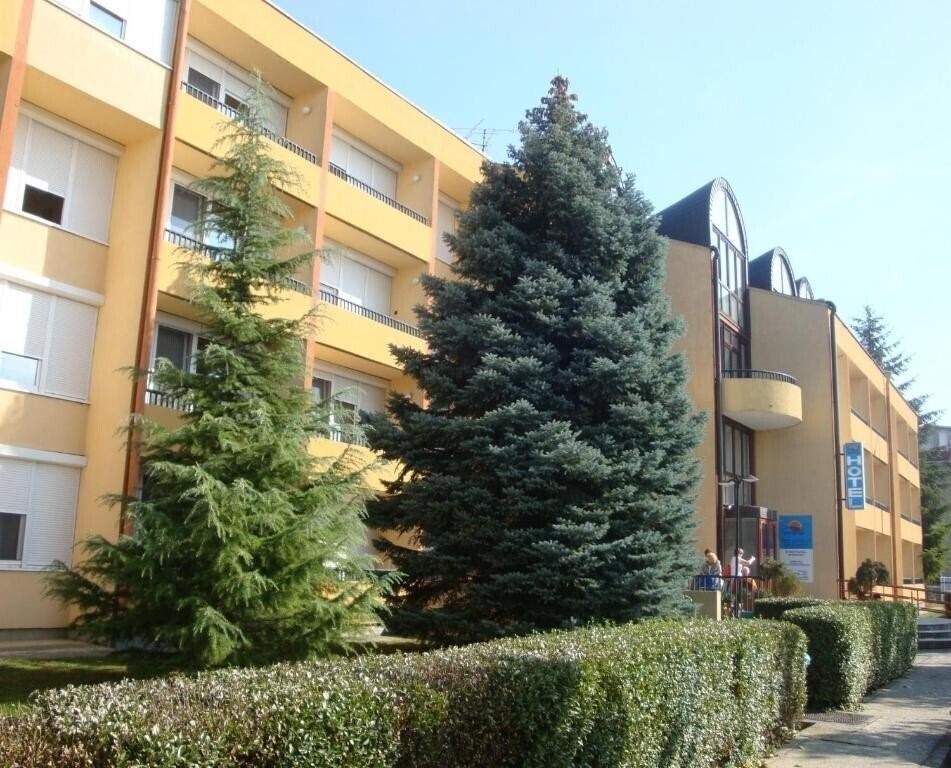 Отель Napsugar Hotel 3*