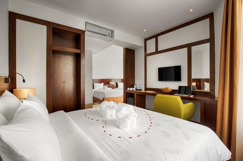 Zdjęcia Sofia Suite Hotel Da Nang 3*