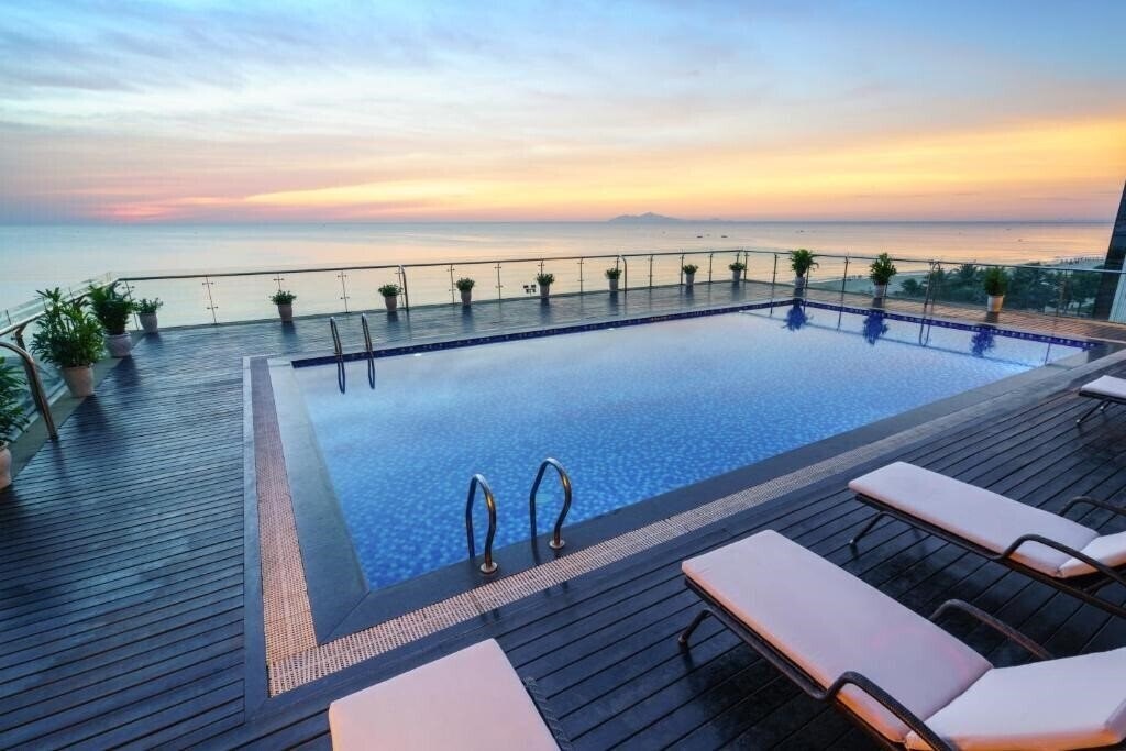 Отель Serene Beach Hotel 4*