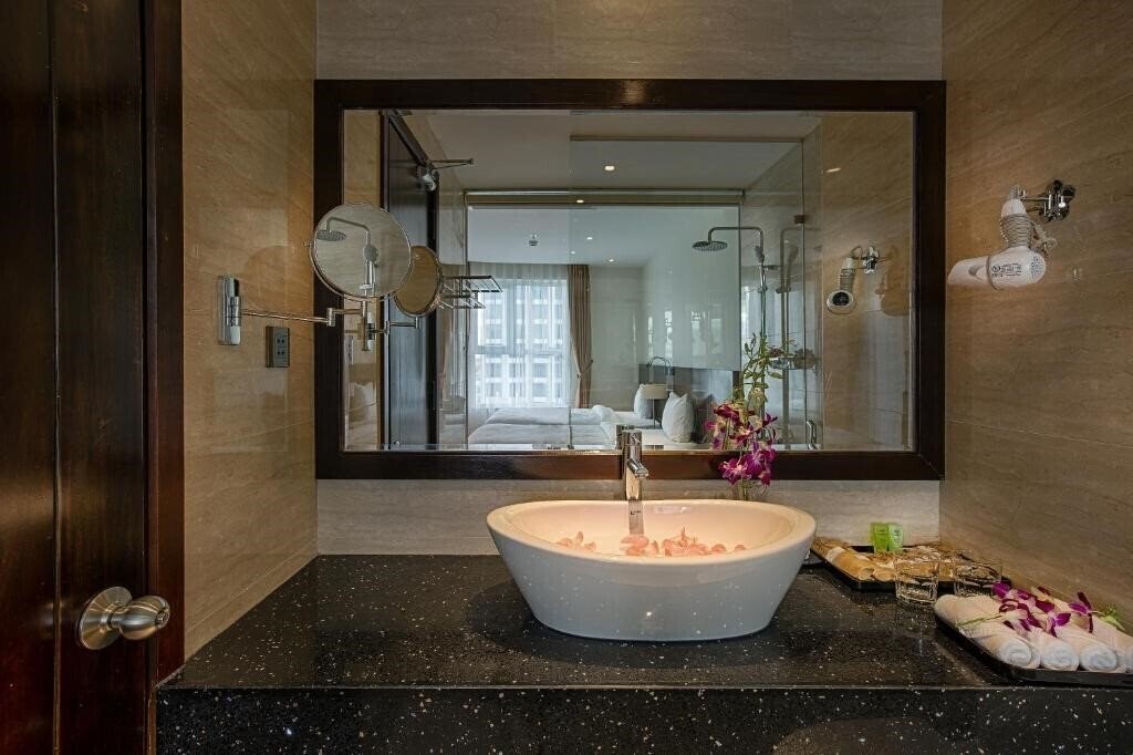Zdjęcie Sofia Suite Hotel Da Nang 3*