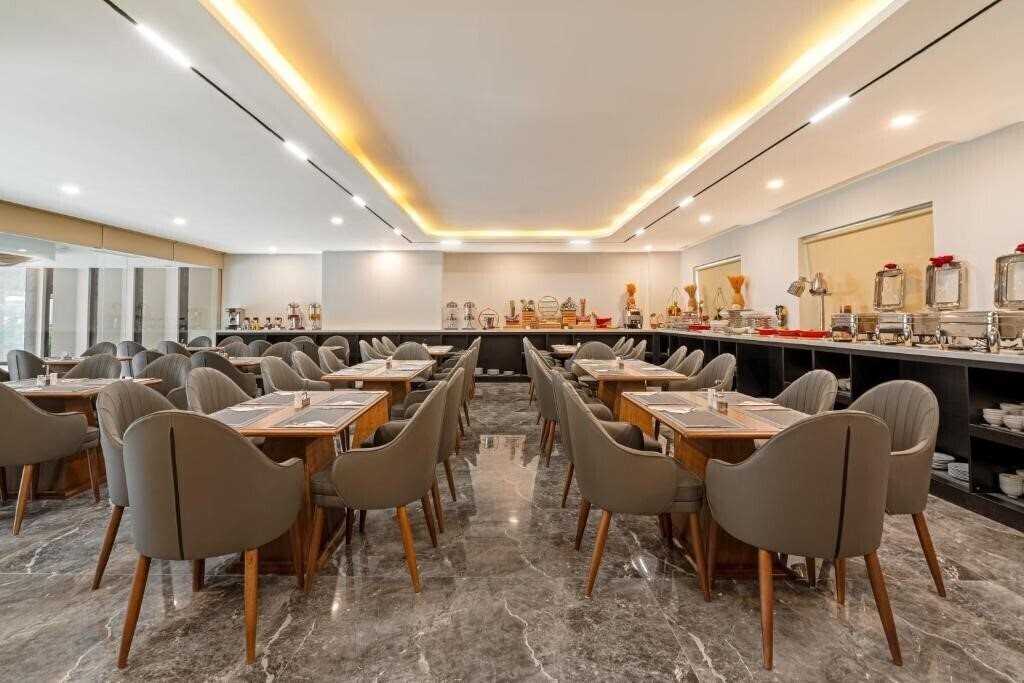 Obraz Mercy Emerald Hotel 4*