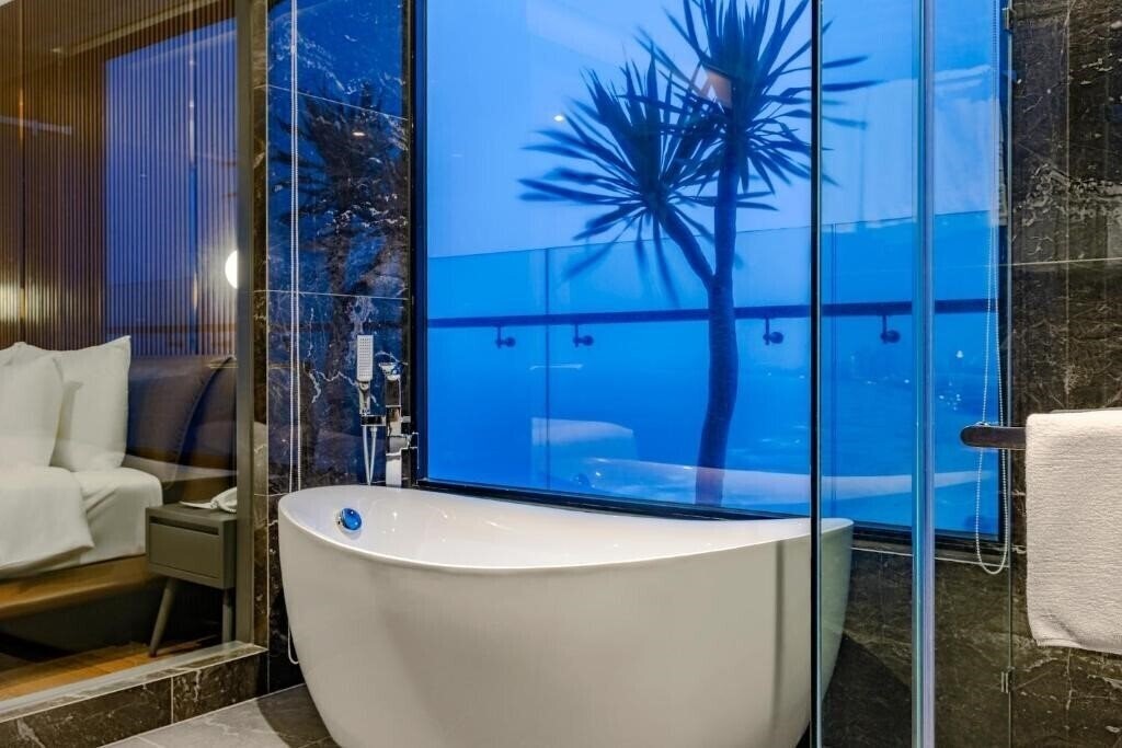 Zdjęcie Peninsula Hotel Danang 5*