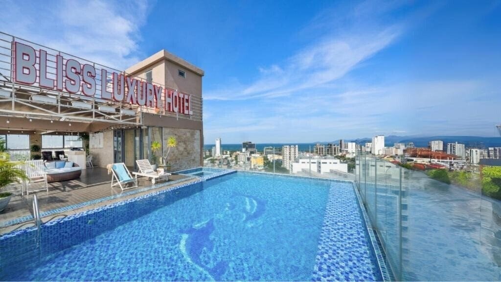 Отель Bliss Luxury Hotel Danang (ex. Bliss Luxury Hotel & SPA Da Nang, Grand Sunrise 3 Hotel) 4*