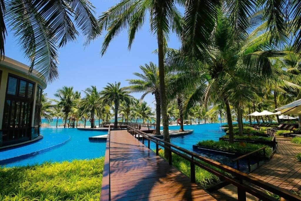 Фото Crowne Plaza Danang (ex. Silver Shores) 5*