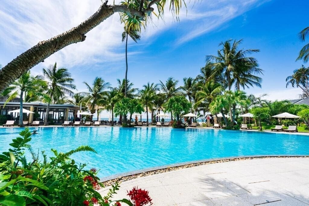 Отель Hoang Ngoc Beach 4*