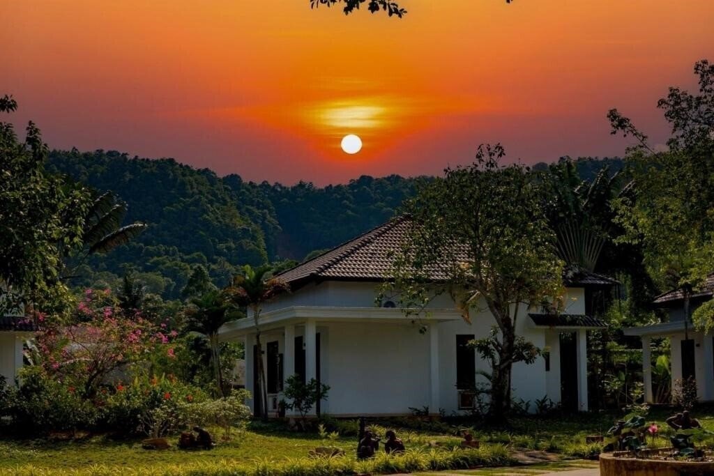 Готель Y Village Resort 3*