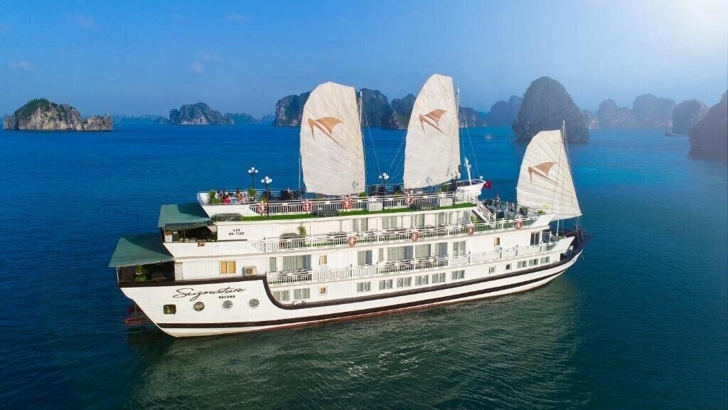 Отель Signature Halong Cruise 5*