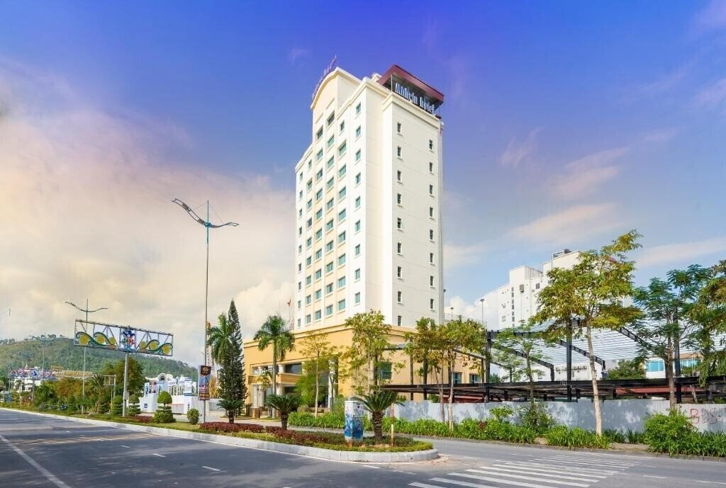 Отель Mithrin Hotel Halong 4*
