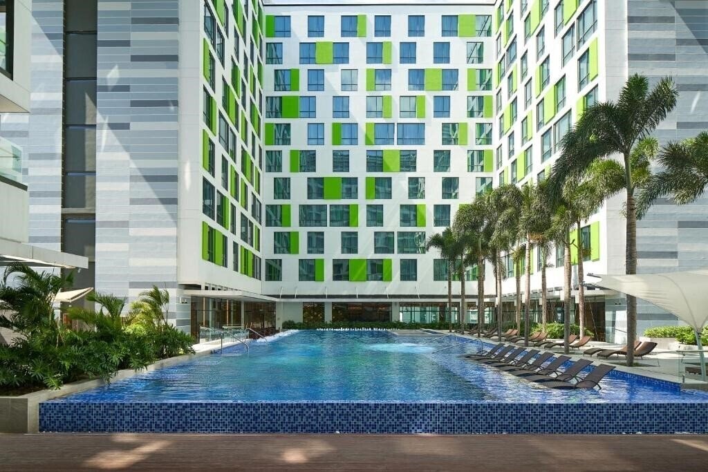 Фотографія Holiday Inn & Suite Saigon Airport 5*
