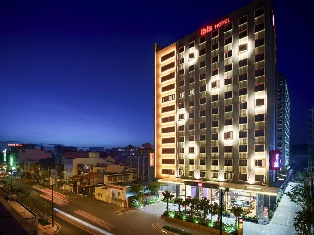 Hotel Ibis Saigon Airport 4*
