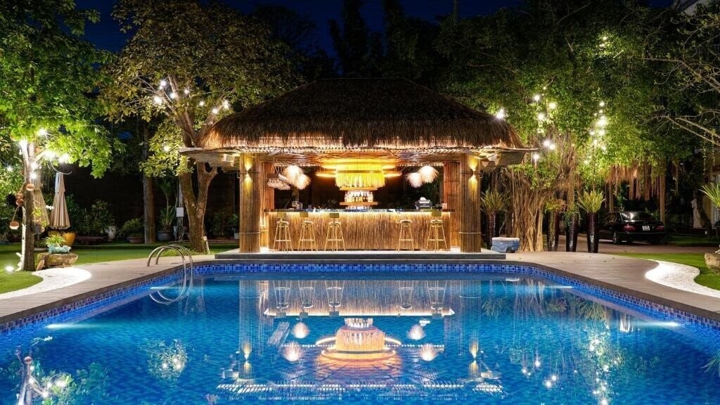 Отель Hidden Mansions Saigon Resort 4*