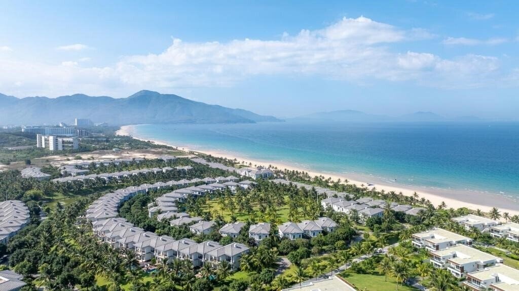 Готель Vinpearl Nha Trang Long Beach Villas 5*