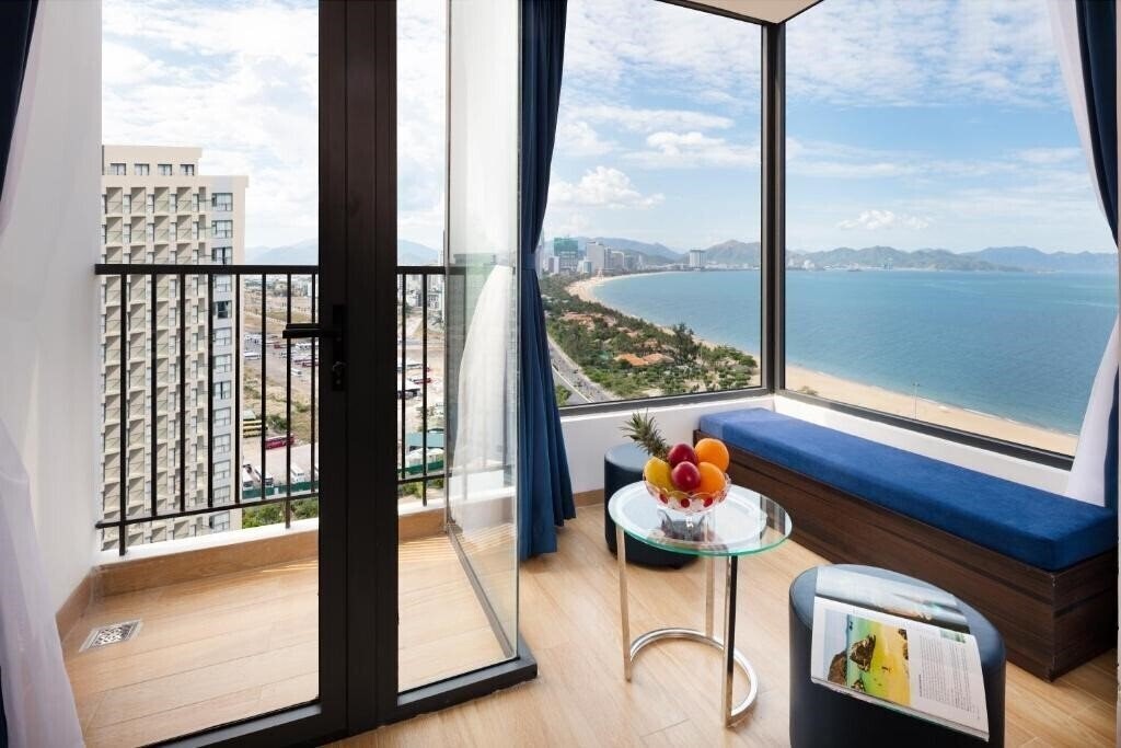 Готель Crown Hotel Nha Trang 3*