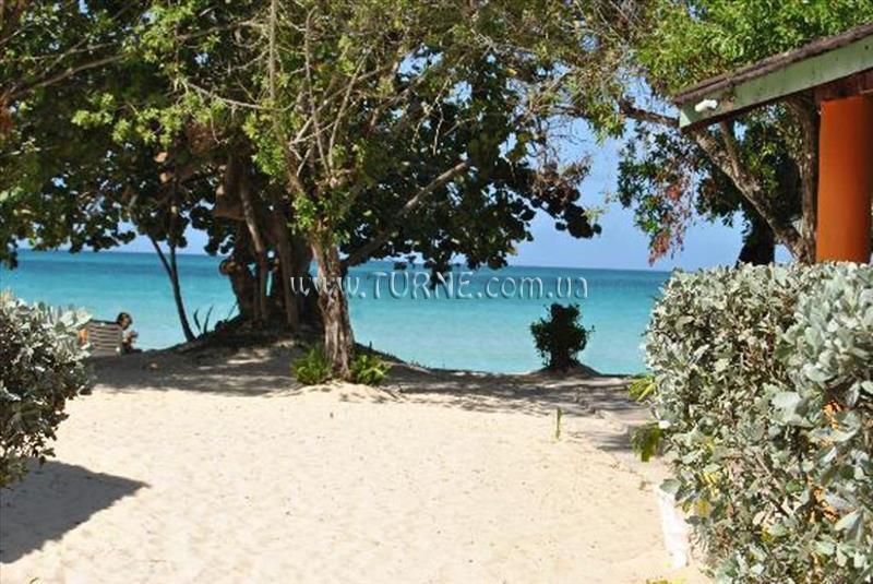 Отель Merrils Beach Resort 3*